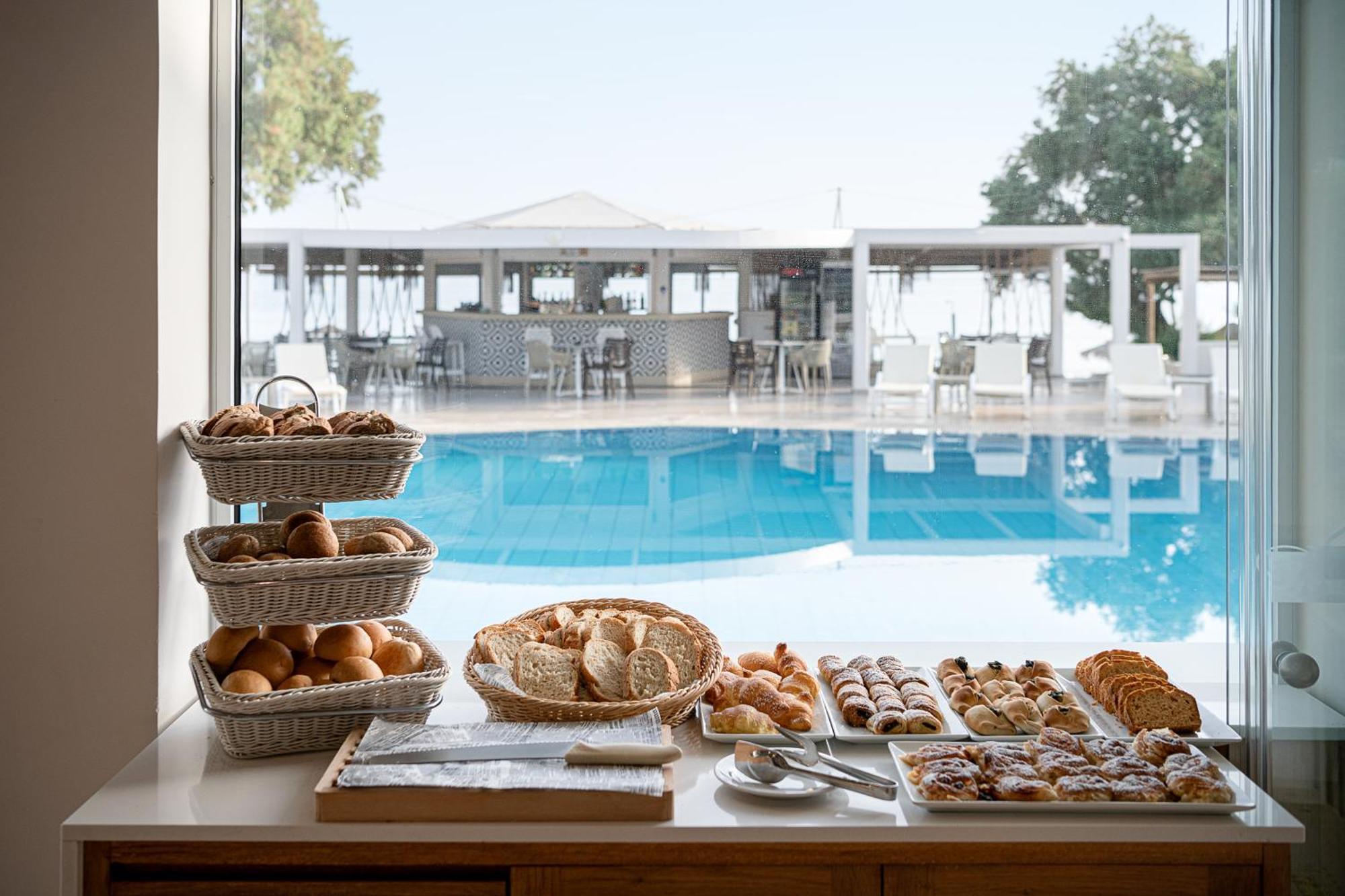 Alexia Beach Hotel Ajía Marína Kültér fotó
