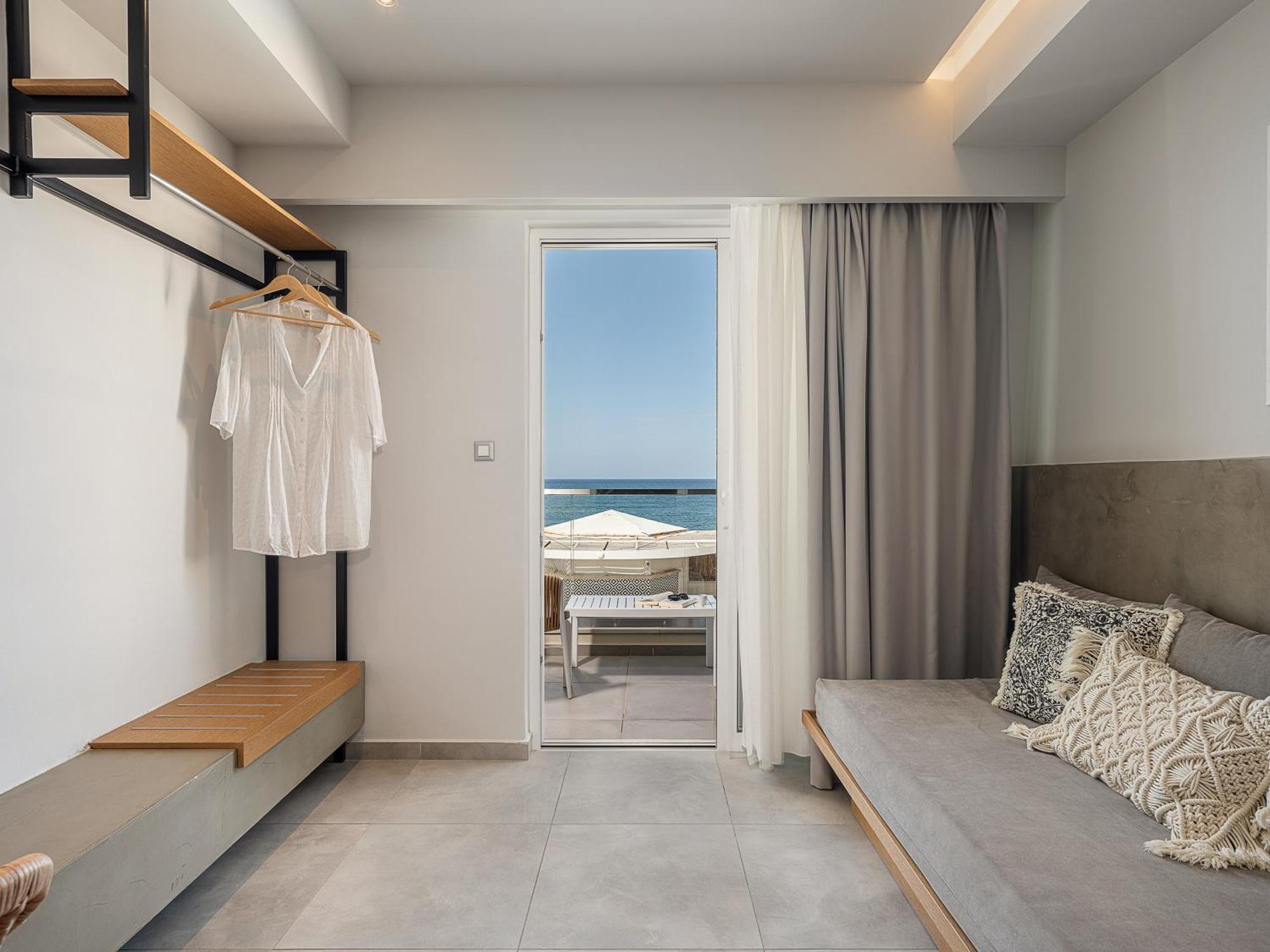 Alexia Beach Hotel Ajía Marína Kültér fotó